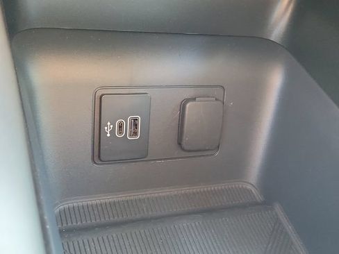 Used 2026 Ford Explorer Active w/ Active Comfort Package RWD image 11
