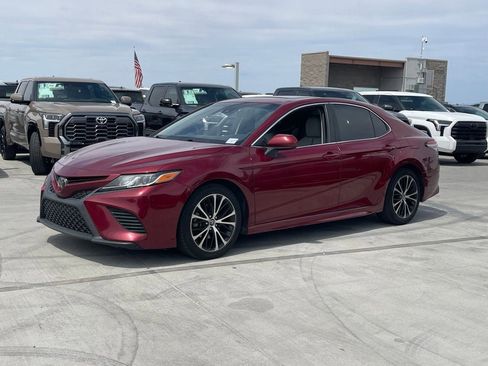 Used 2018 Toyota Camry SE image 4