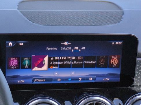 Used 2025 Mercedes-Benz GLB 250 GLB 250 image 18