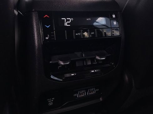 Used 2022 Jeep Grand Cherokee L Limited image 17