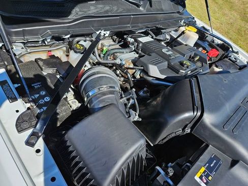 Used 2024 RAM 5500 Tradesman w/ Chrome Appearance Group image 16