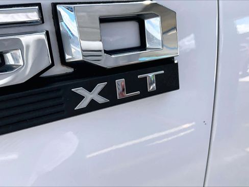 Used 2015 Ford F150 XLT w/ Equipment Group 302A Luxury RWD image 10