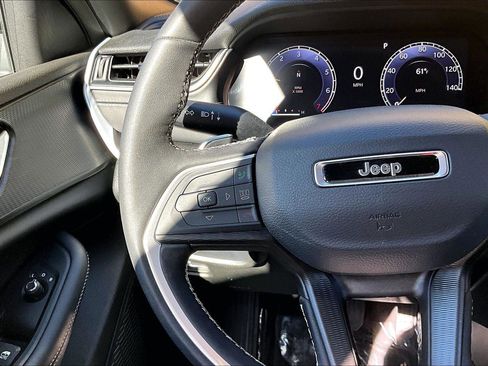 Used 2025 Jeep Grand Cherokee Laredo w/ Luxury Tech Group I image 19