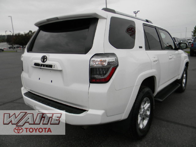 Used 2023 Toyota 4Runner SR5 Premium w/ Moonroof Package AWD/4WD image 2