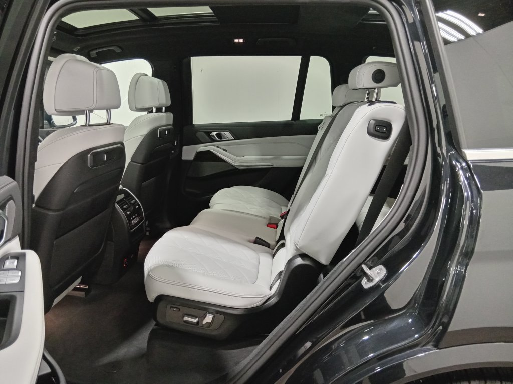 Used 2024 BMW X7 xDrive40i AWD/4WD image 15