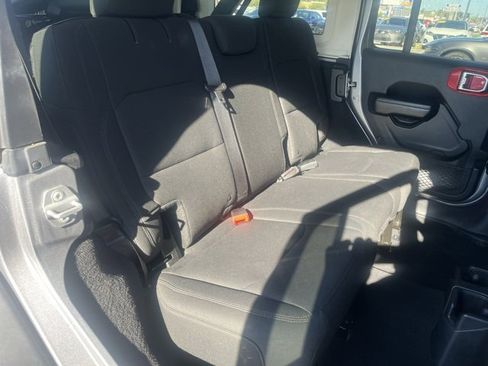 Used 2018 Jeep Wrangler Unlimited Sport S image 36