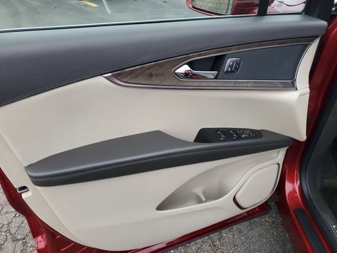 Used 2018 Lincoln MKX Reserve w/ Lincoln MKX Climate Package image 10