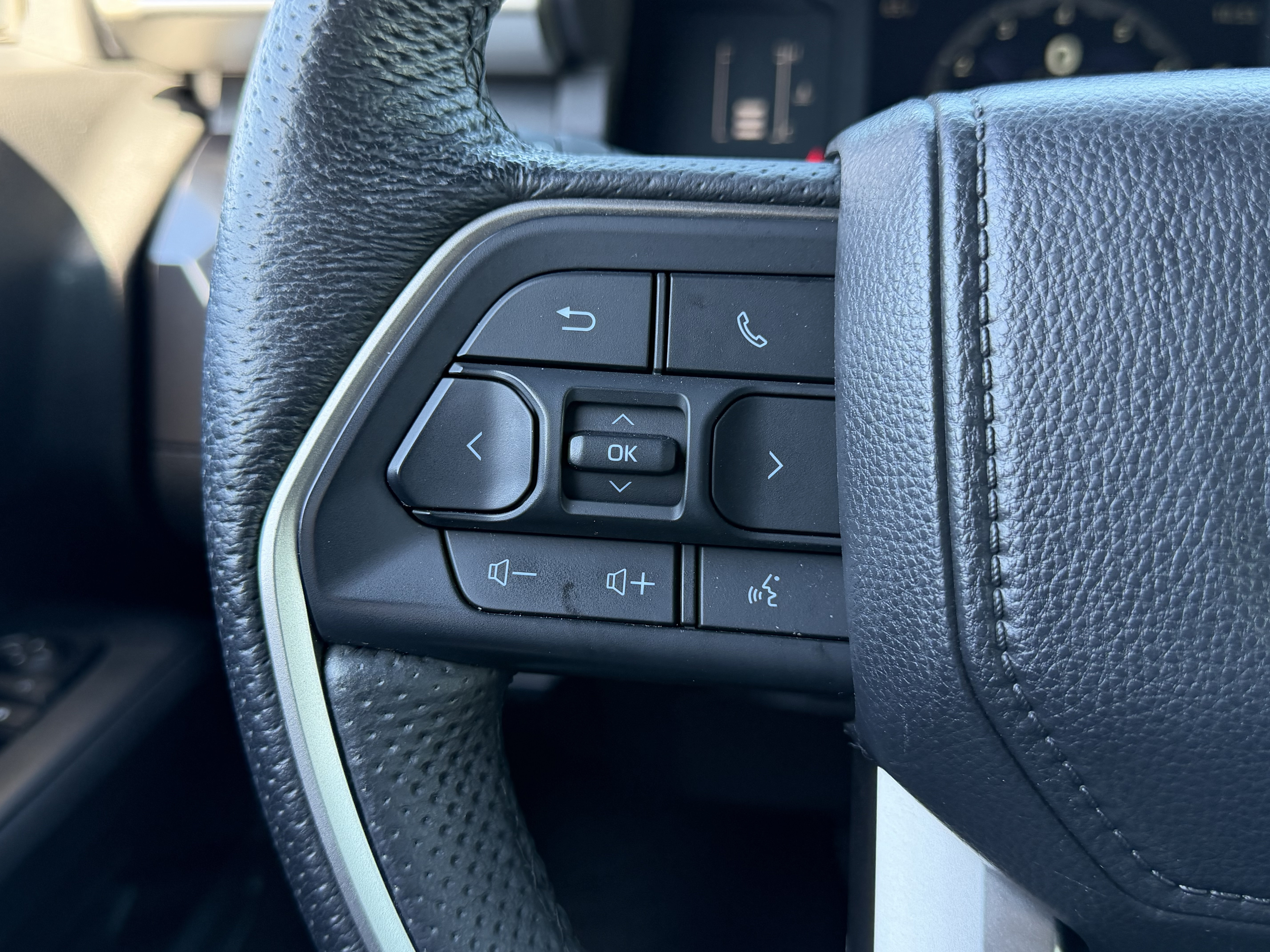 Certified 2025 Toyota Tacoma SR5 AWD/4WD image 26