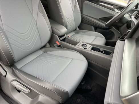 New 2026 Volkswagen Tiguan SE FWD image 7