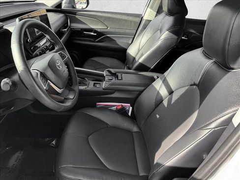 Certified 2025 Toyota Grand Highlander AWD image 10