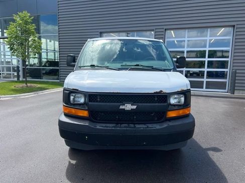Used 2017 Chevrolet Express 2500 RWD image 2