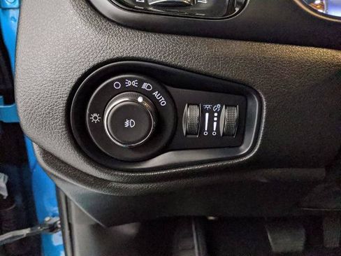 Used 2022 Jeep Renegade Altitude w/ Sun/Sound Group AWD/4WD image 17