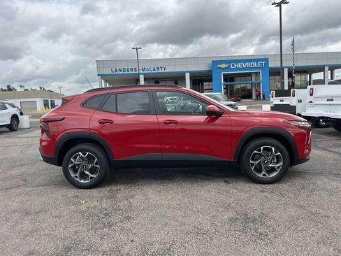 New 2026 Chevrolet Trax LT w/ Sunroof Package image 2