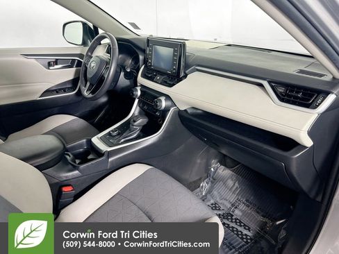 Used 2020 Toyota RAV4 XLE w/ Convenience Package image 29