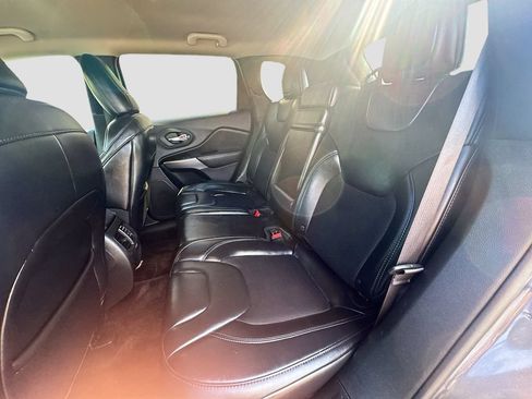 Used 2019 Jeep Cherokee Latitude Plus AWD/4WD image 21