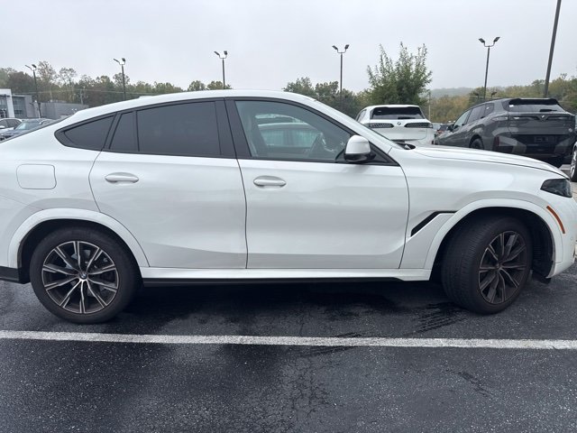 Certified 2024 BMW X6 xDrive40i w/ Premium Package AWD/4WD image 1