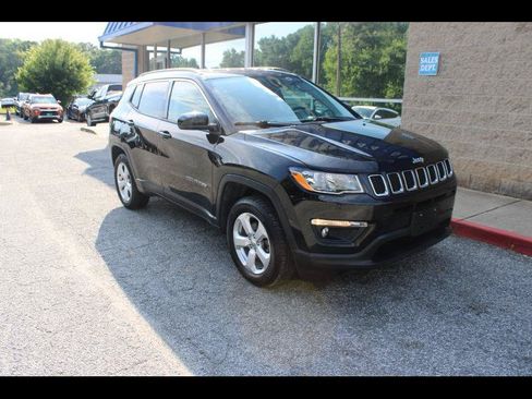 Used 2018 Jeep Compass Latitude w/ Popular Equipment Group AWD/4WD image 1
