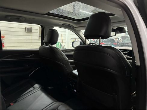 Used 2023 Jeep Grand Cherokee 4WD 4xe image 31