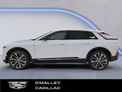 New 2026 Cadillac Lyriq Signature Luxury image 2