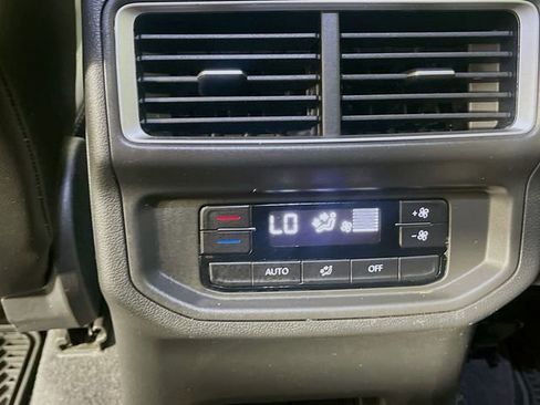 Used 2024 Volkswagen Atlas SE FWD image 25