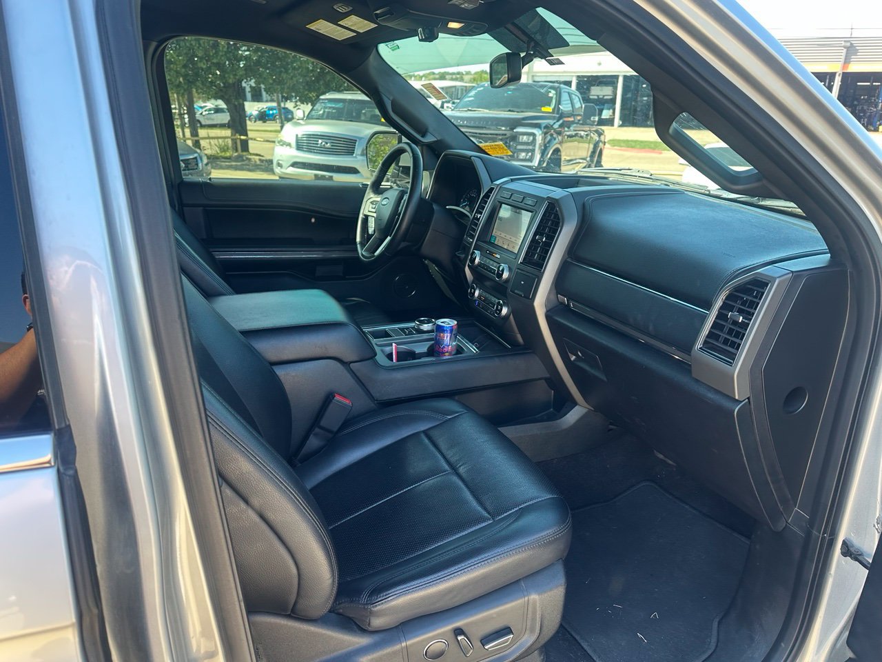 Used 2019 Ford Expedition XLT w/ Equipment Group 202A RWD image 4