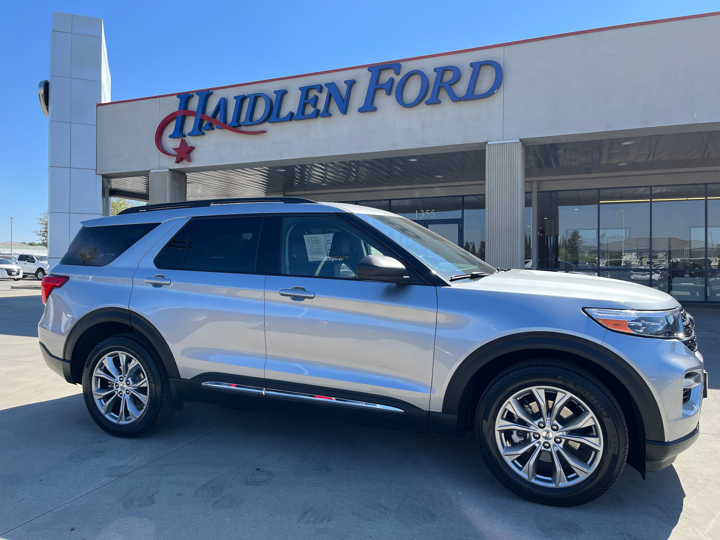 Certified 2023 Ford Explorer XLT w/ Equipment Group 202A AWD/4WD image 1