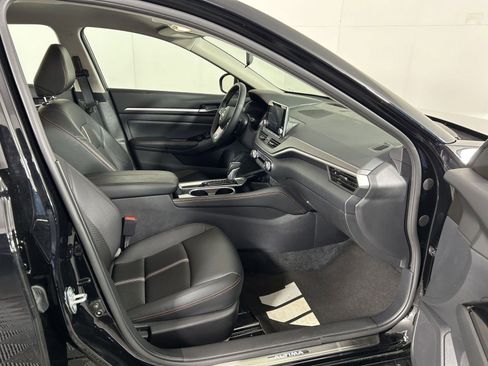 Certified 2025 Nissan Altima 2.5 SR image 25