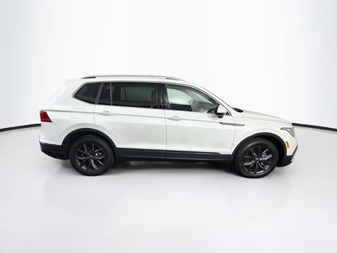 Used 2023 Volkswagen Tiguan SE FWD image 10