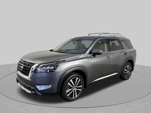 Certified 2025 Nissan Pathfinder Platinum w/ Cargo Package AWD/4WD image 27