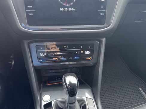Certified 2022 Volkswagen Tiguan SEL R-Line image 17