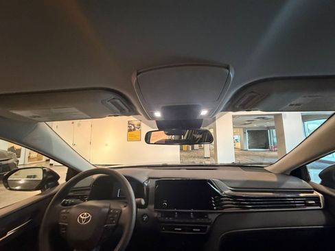 Used 2025 Toyota Camry LE image 32