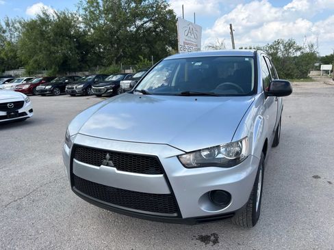 Used 2013 Mitsubishi Outlander ES image 4