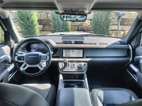 Used 2020 Land Rover Defender 110 First Edition image 12