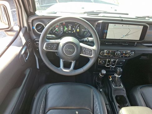 Used 2024 Jeep Wrangler High Altitude image 11