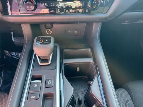 Used 2025 Nissan Pathfinder SV image 41