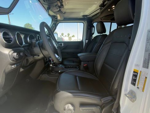 Used 2023 Jeep Wrangler Unlimited Sahara AWD/4WD image 7
