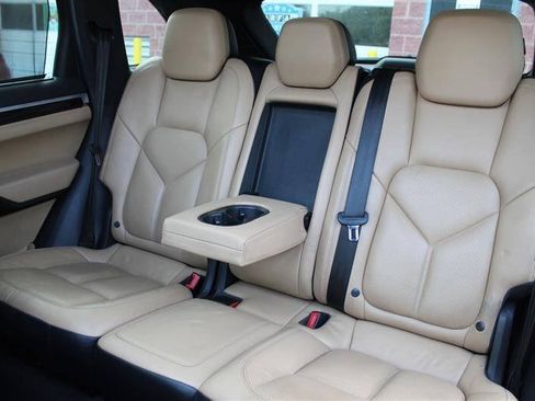 Used 2016 Porsche Cayenne w/ Premium Package AWD/4WD image 27