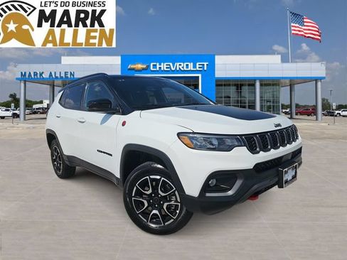 Used 2025 Jeep Compass Trailhawk AWD/4WD image 1