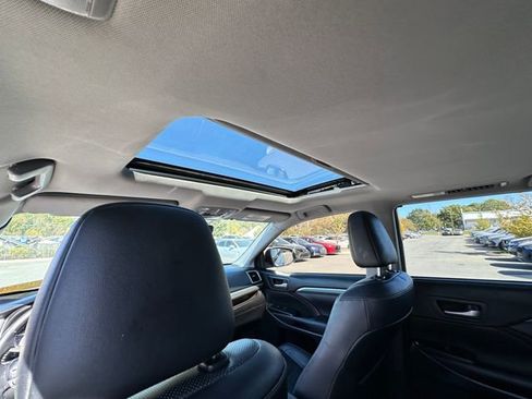 Used 2017 Toyota Highlander Limited image 35