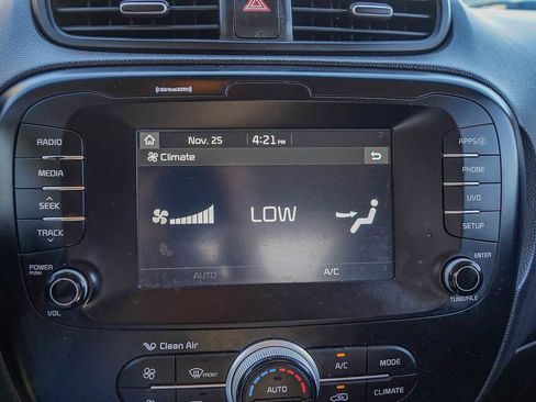 Used 2018 Kia Soul + image 17