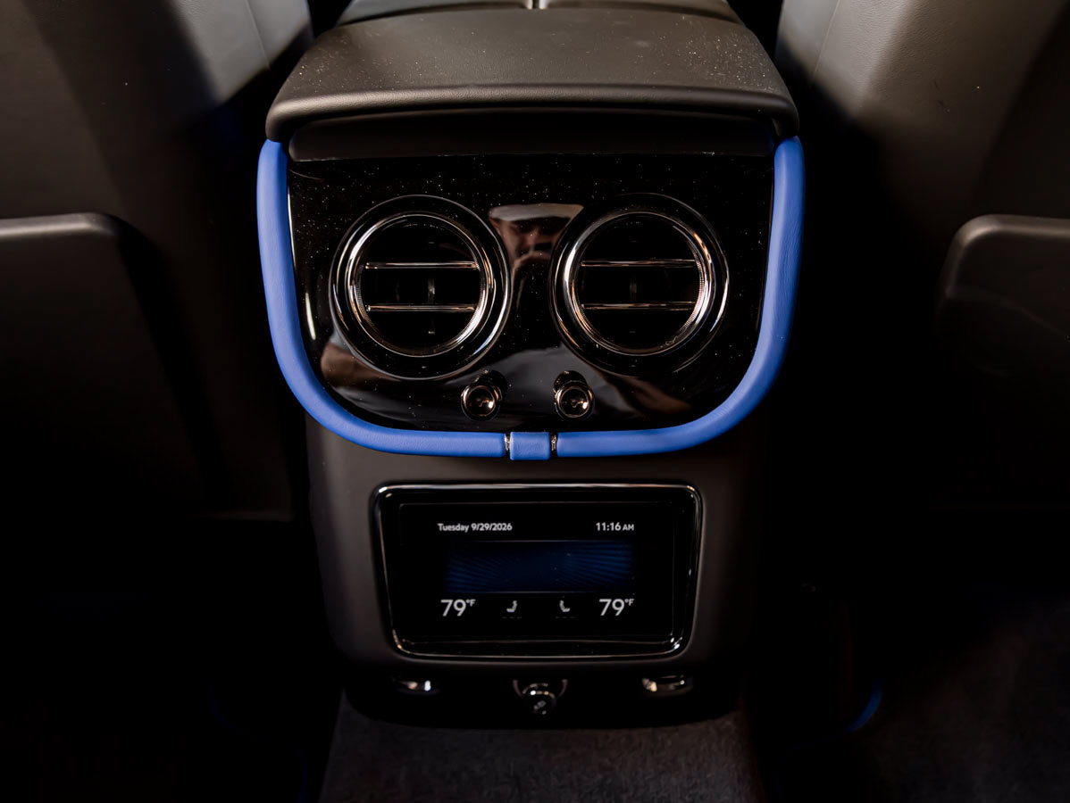 Certified 2025 Bentley Bentayga AWD/4WD image 37