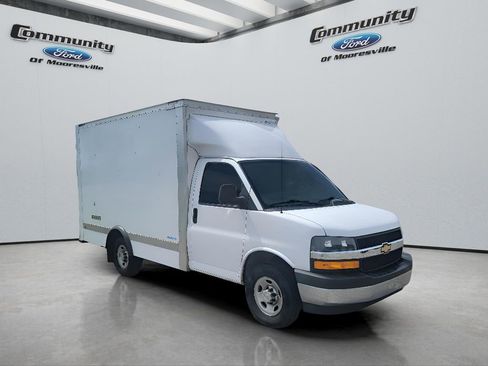 Used 2023 Chevrolet Express 3500 w/ Power Convenience Package image 3