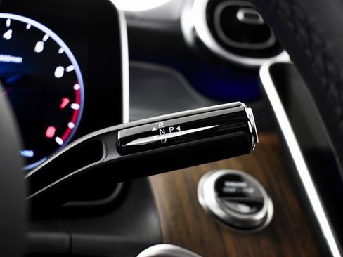 Certified 2025 Mercedes-Benz GLC 300 image 24