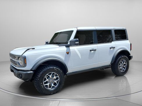 New 2025 Ford Bronco Badlands image 2