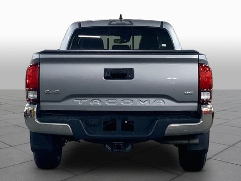 Used 2021 Toyota Tacoma SR5 AWD/4WD image 5