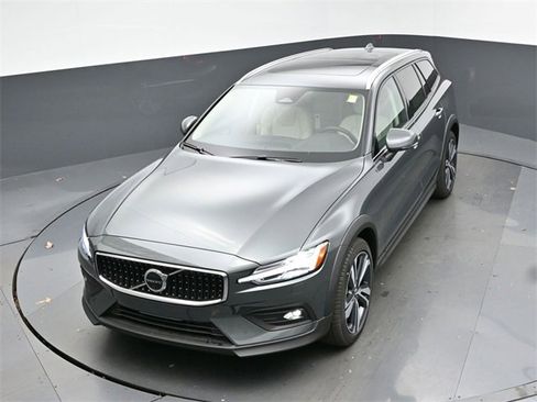 New 2026 Volvo V60 B5 Cross Country Plus w/ Protection Package Premier image 46