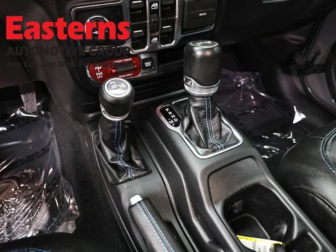 Used 2022 Jeep Wrangler Unlimited Rubicon 4xe w/ Cold Weather Group AWD/4WD image 13
