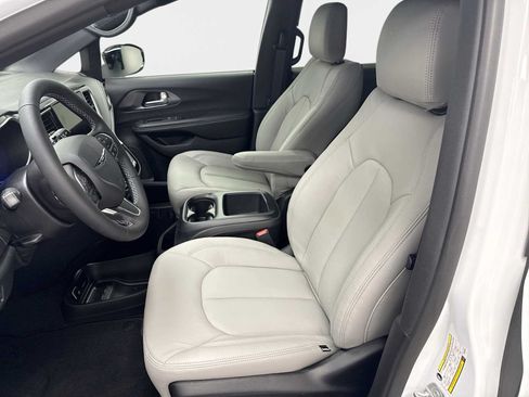 New 2026 Chrysler Pacifica Select FWD image 14