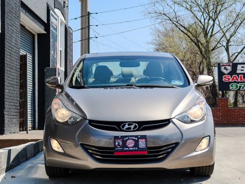Used 2012 Hyundai Elantra Limited FWD image 2