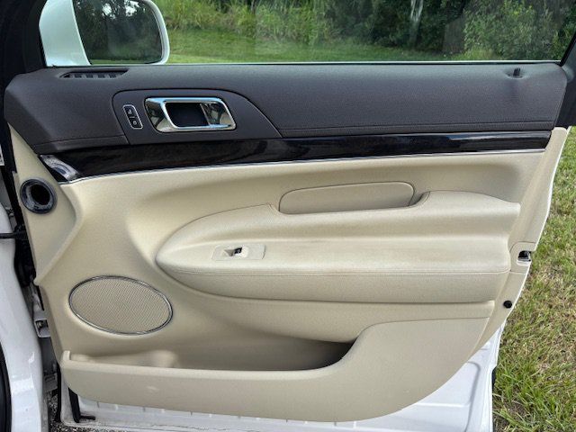 Used 2013 Lincoln MKT AWD image 11